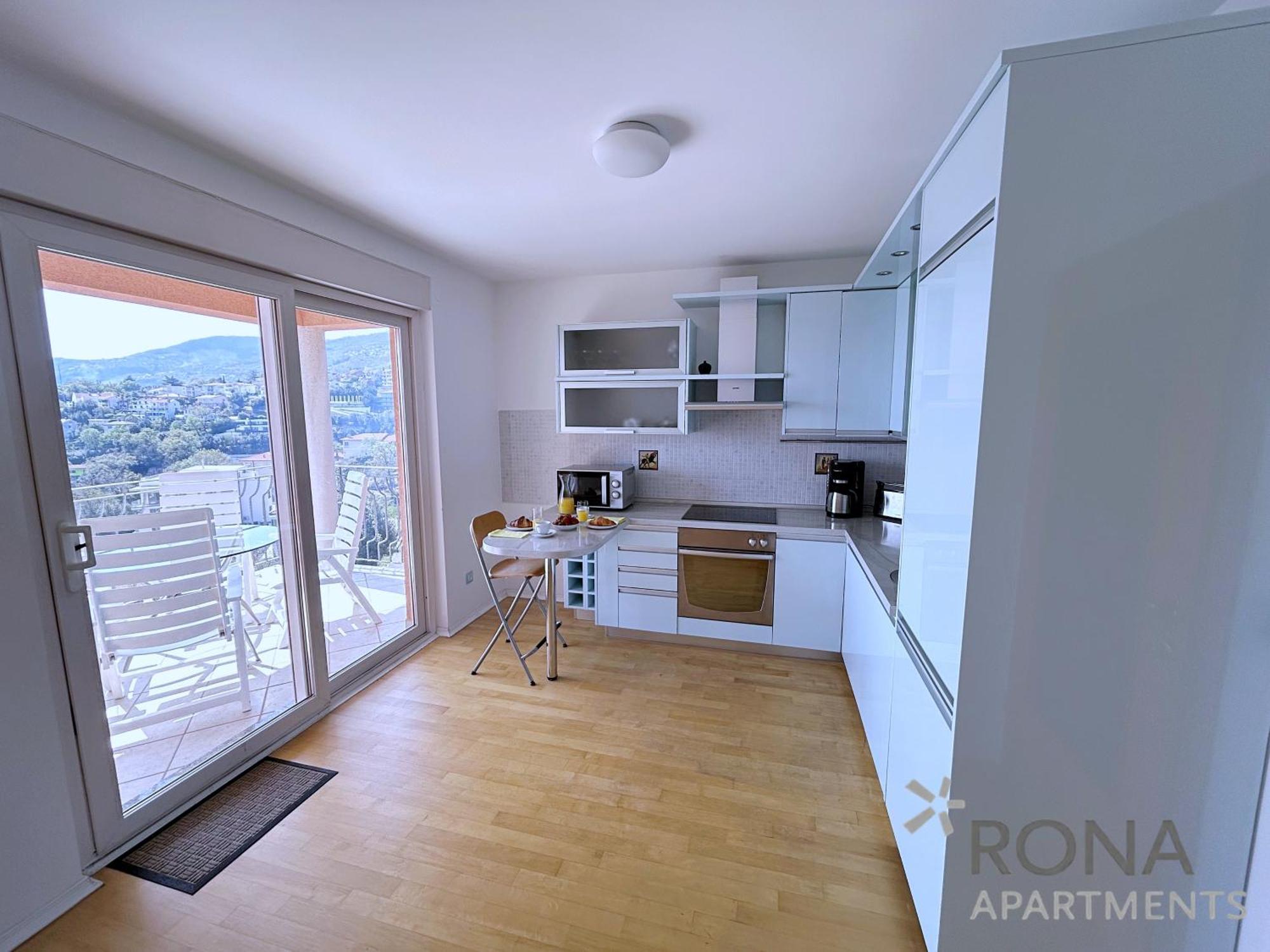 Rona Spacious Apartment With A Panoramic View อิตชิชี ภายนอก รูปภาพ
